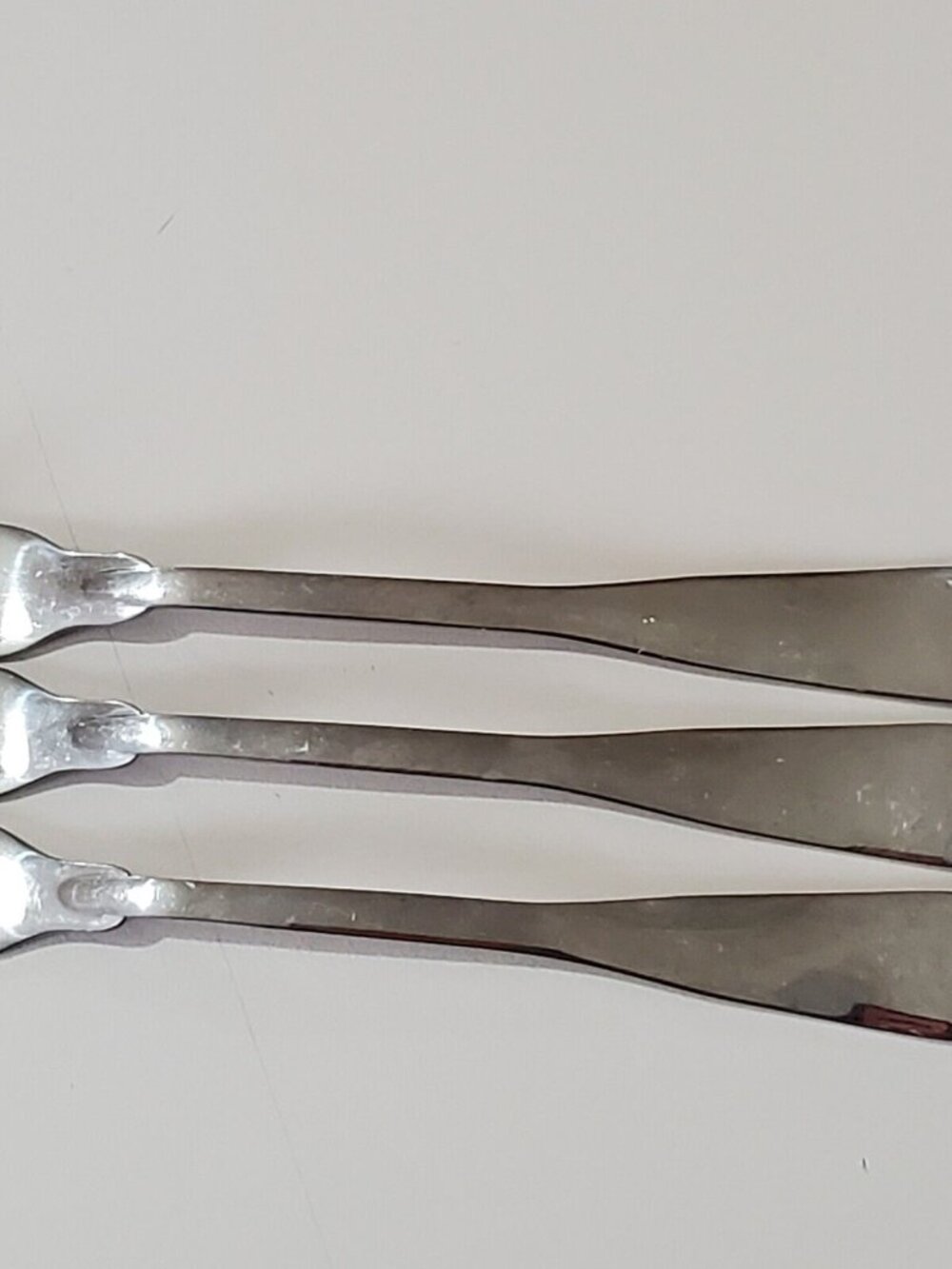 Cambridge Brittany Seafood Cocktail Forks 5.5" fiddle shape glossy - Picture 3 of 7
